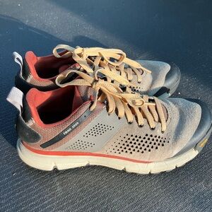 Danner Trail 2650 Shoes Womens Size 8.5 Desert Taupe Vibram Hiking Sneakers